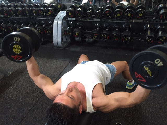 胸筋をダンベルで鍛える筋トレはこれだ！！〜入門編〜 – なかやまきん  